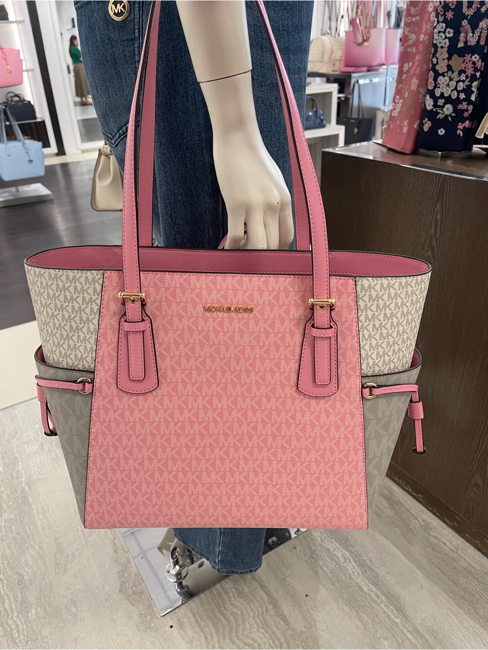MICHAEL KORS Voyager Lg Color-Block Signature Logo TZ EW Shoulder Tote
Carnation - Picture 13 of 16